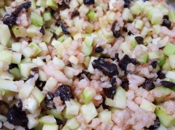 step3: 將其餘<span class="group_1">材料</span>及<span class="group_2">調味</span>料全部拌勻。