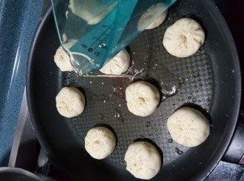 step23: 加入食用開水,開水是包的一半身份量