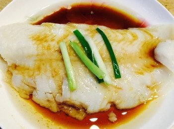 step5: 最后淋入豉魚豉油，重新放入蔥段即可