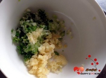 step1: 蔥,蒜剁成末,生薑磨成泥