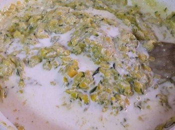 step8: 熄火後把在來粉漿倒入南瓜中拌勻