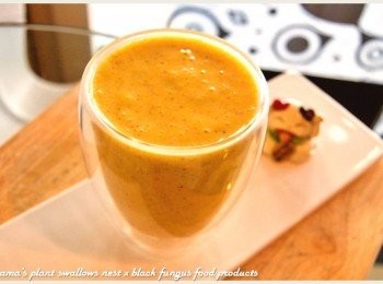 step4: 最後用果汁機將所有<span class="group_1">食材</span>打碎後，充分攪拌均勻即可。