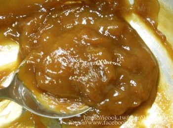 step4: <span class="group_3">醬料</span>拌均勻以小火煮開備用。