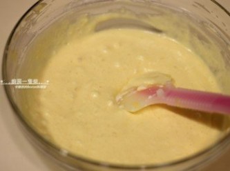 step12: 剩下的蛋黃糊分兩次拌入蛋白糊中，輕輕混合拌勻。