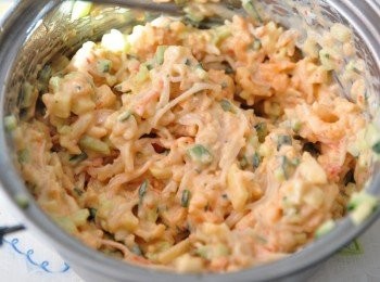 step6: 接著使用筷子以圓形狀攪拌均勻