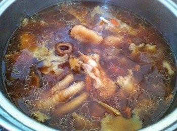 step3: 我沒加鹽巴，因為材料下足蒸鍋湯甜甜的~