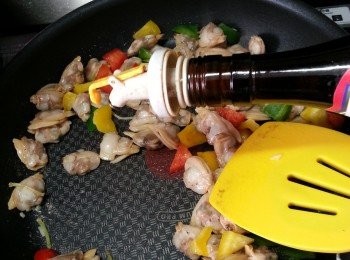 step6: 讚少許紹興酒炒勻