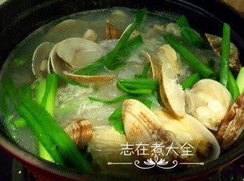 step4: 下大蜆及粉絲，煮至大蜆開口