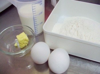 step1: 先準備好所需材料ˊ[自製鬆餅粉材料]先調勻ˊ用密封罐裝好ˊ
 平時要用取需要用量即可。
這樣準備工作就變輕鬆囉。