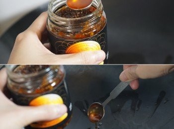 step3: 再燒熱鑊，加入XO醬的油份。