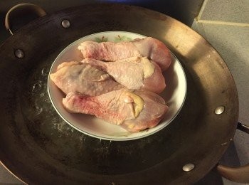 step1: 雞脾洗淨後, 大火隔水蒸15分鐘