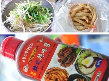 step1: 先將豆芽與韭菜川燙後撈起、準備甜不辣與韓式辣味醬