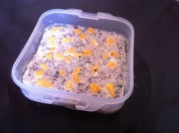 step4: 取出鍋加入適量的食水煮滾。把裝好的肉餅隔水，大火蒸25分鐘或至熟即可。