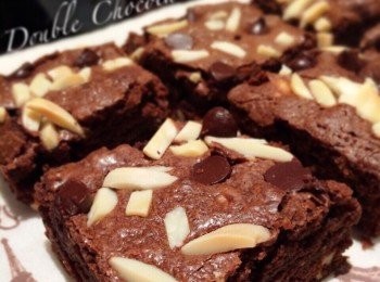 step5: 放進預熱焗爐約180度焗35-40分鐘，取出放涼，切九件完成。