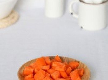 step4: 胡蘿蔔去皮後切成小粒