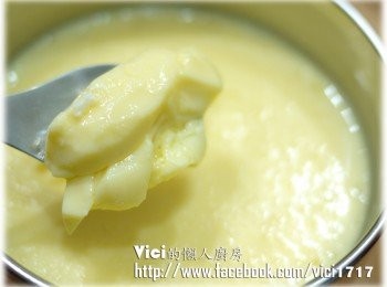 step5: 因為直接用雞湯取代開水，所以不用加任何調味道就有清香的味道喔。蒸出來的蛋也會非常水嫩