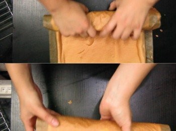 step12: 出爐後至連焗爐紙取出放架子放涼
放涼後先把蛋糕卷起定型半小時