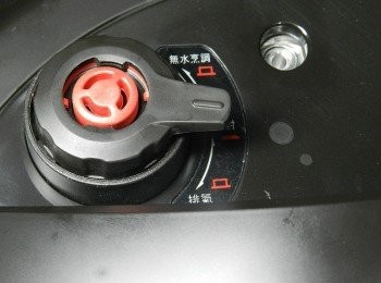 step4: 蓋上鍋蓋，轉至密封的位置