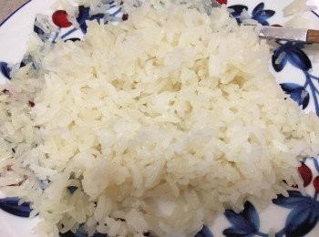 step6: 取出糯米飯趁熱再加入2-3湯椰漿拌勻