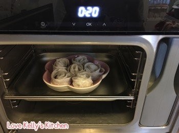 step3: 放入蒸爐100度蒸20分鐘, 取出後放上少許黑松露做裝飾便完成