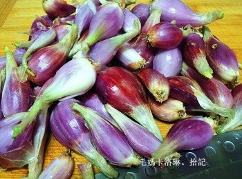 step1: 紅蔥頭去外皮、頭尾後，清洗乾淨