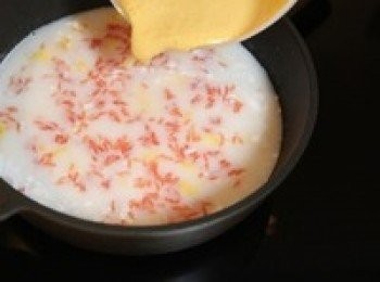 step10: 最後加入煮熟的西米攪勻。放入冰箱冷藏2小時取出即成