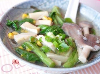 step8: 一碗熱騰騰又營養的熱湯也完成囉!