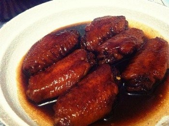 step8: 可樂<a href="https://bit.ly/3zHU5V3" target="_blank" data-keyword="雞翼" class="guide-link"><strong>雞翼</strong></a> <span style="display:inline-block;vertical-align:middle;margin-top:-3px;color:initial;border-radius:3px;padding:2px 3px;font-size:12px;line-height:14px;background:#87d300;color:#fff;">即買</span> 食譜完成