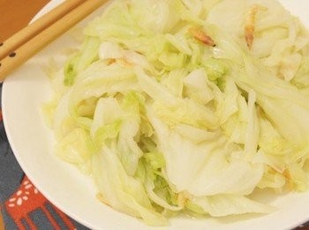 step4: 清脆的高麗菜與鮮味櫻花蝦~~好下飯耶^^