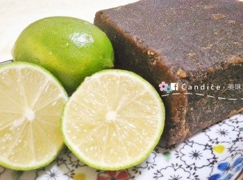 step1: 《冬瓜茶》❶ 　檸檬洗淨、切開，冬瓜茶塊用水略為沖洗。