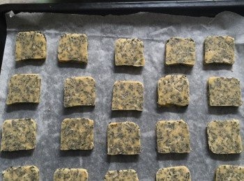 step5: 切塊，入烤箱！烤箱提前預熱，180度，直到表面金黃！