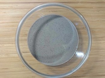 step2: 倒入容器中，放涼後，置入冰箱冷藏1天。