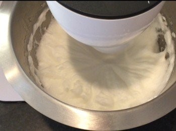 step1: 將蛋白打發至企身