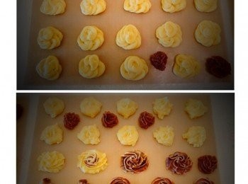 step6: 擠花到烘焙紙上。入冰凍庫冰鎮固定形狀。 如果喜歡巧克力口味，可留一點麵糊加入巧克力粉~