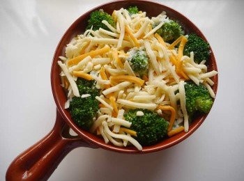 step7: *灑上起司粉，舖滿乳酪絲。