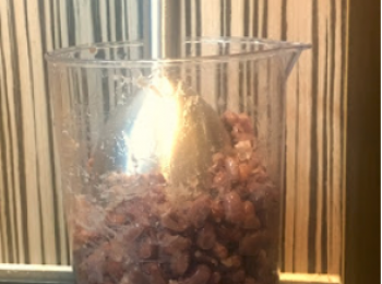 step3: 紅豆煲淋後隔水，打成蓉。