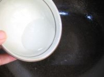 step10: 鍋洗淨，倒兩大匙水。
