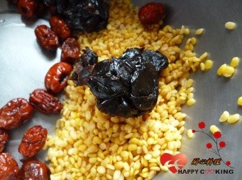 step2: 紅棗與綠豆仁洗淨和桂圓放在一起