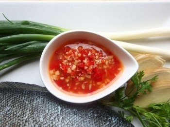 step2: 自製【酸辣醬】可參考:http://cook1cook.com/recipe/13716。酸辣醬中已有添加糖的成份,故料理時可省去添加"糖"來做調味。