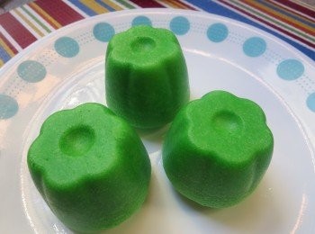 step7: 沒想到只放了1茶匙已那麽地鮮色,下次放—滴算了,哈哈