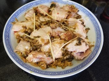 step4: 先將調味料，雞粉，糖，麻油，少少瑞士雞汁撈好，再放入梅菜，薑絲，<a href="https://bit.ly/3zHU5V3" target="_blank" data-keyword="雞翼" class="guide-link"><strong>雞翼</strong></a> <span style="display:inline-block;vertical-align:middle;margin-top:-3px;color:initial;border-radius:3px;padding:2px 3px;font-size:12px;line-height:14px;background:#87d300;color:#fff;">即買</span> 撈好醃 30 分鐘