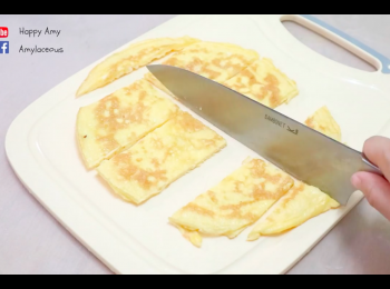 step8: 將蛋皮去邊，再切成六片。