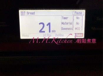 step19: 關爐門後按➡️Auto Bakery(White Bread)
➡️Bread開始加熱便可