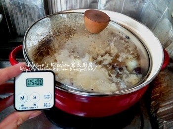 step7: 蓋上蓋轉慢火煲5分鐘