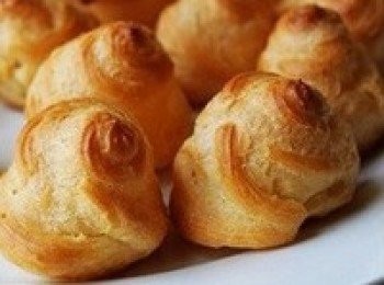 step14: 泡芙出爐後，放至完全冷卻後，再填入<span class="group_2">餡料</span>