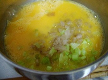 step3: 步驟3然後加入菜脯及芹菜再次拌勻