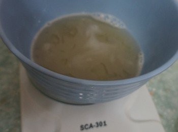 step4: 先留下150g溶液，用嚟打啤酒泡泡用呀~