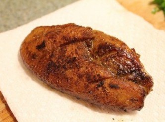 step5: 煎至鴨肉呈現自己喜愛的熟度後起鍋濾油