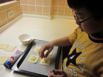 step3: 分別放上白巧克力