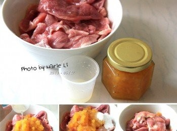 step1: 新鮮肉片洗淨，瀝乾水份
加點鹽稍微抓拌再過水沖一回瀝乾備用

加入《自製蘋果鳳梨果醬》、細砂糖、檸檬汁
一起抓拌均勻後封上保鮮膜
放進冰箱冷藏三個小時以上使之入味
水果的果香需要較長時間才能滲透進肉片裡面
所以醃漬的時間越長越能入味